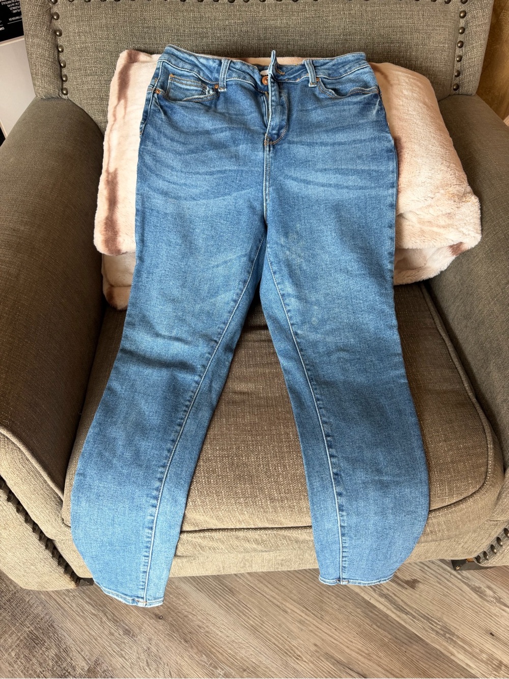 FashionNova Women's Blue Jean’s skinny fit- butt lifting